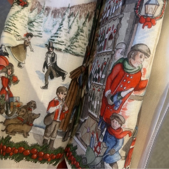 Tessitura Toscana Telerie Firenze 67”x 67” Italian Linen Christmas Tablecloth - Picture 16 of 16